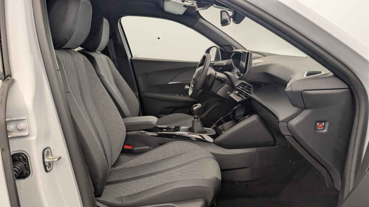 Peugeot 2008 - Image 9