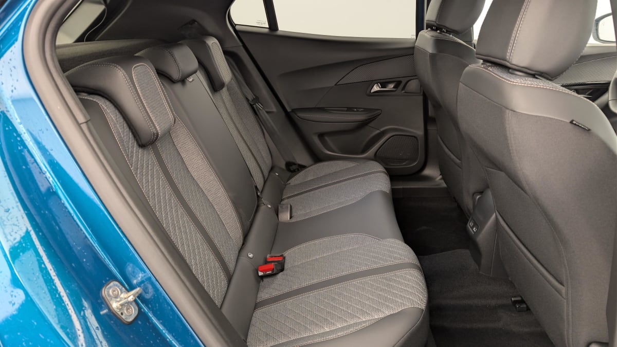 PEUGEOT 2008 HYBRID 136 E-DCS6 ALLURE