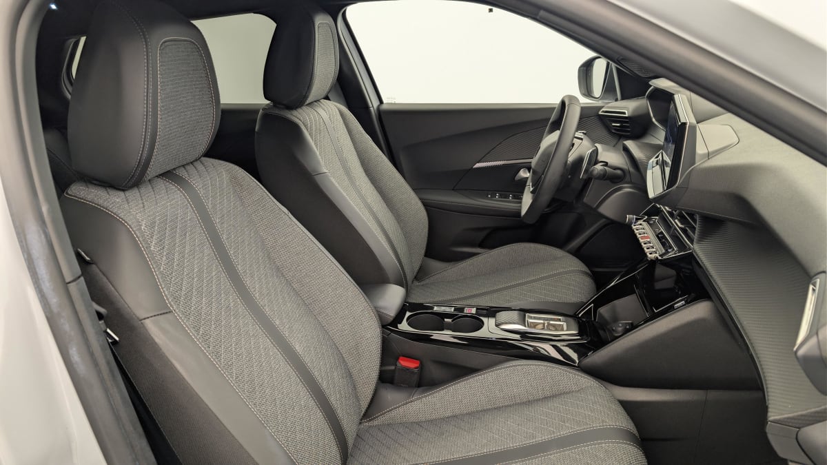 Peugeot 2008 - Image 9