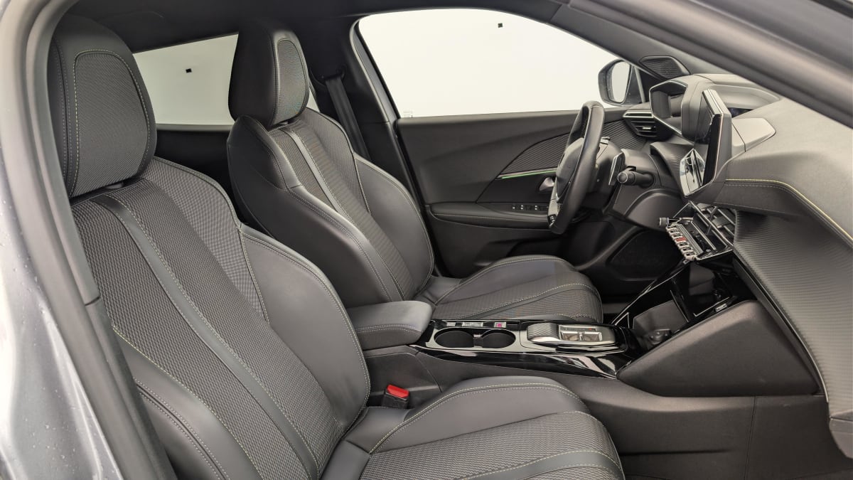 PEUGEOT 2008 PURETECH 130 EAT8 GT