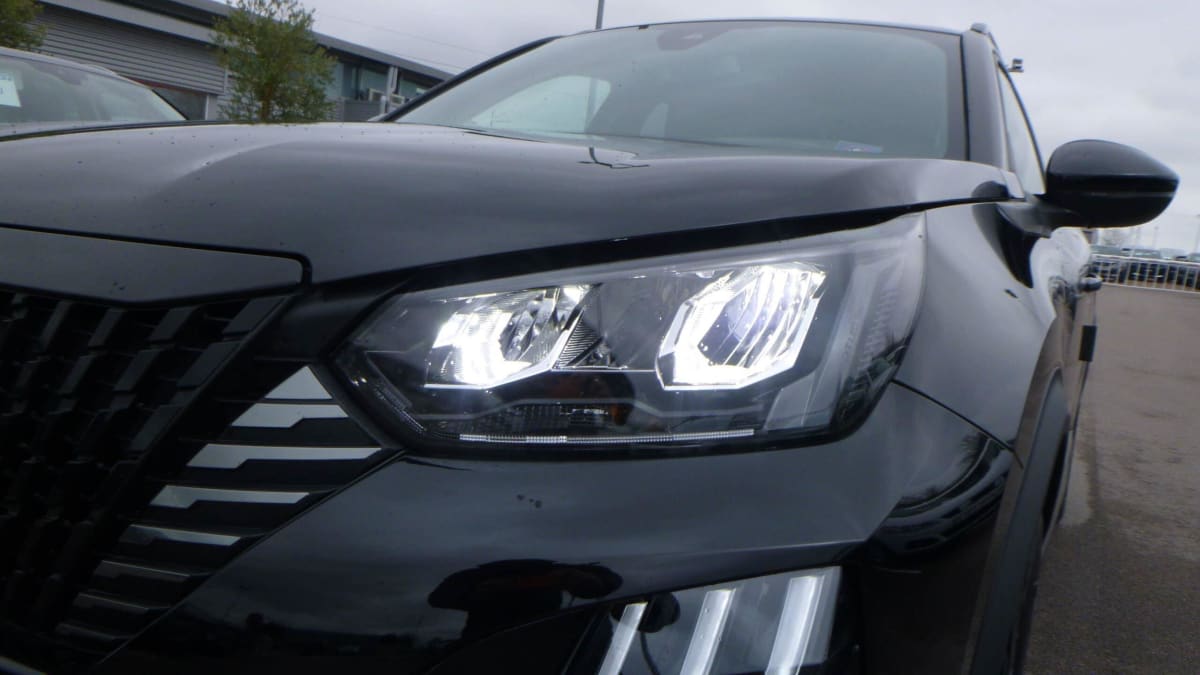 PEUGEOT 2008 PURETECH 100 ALLURE