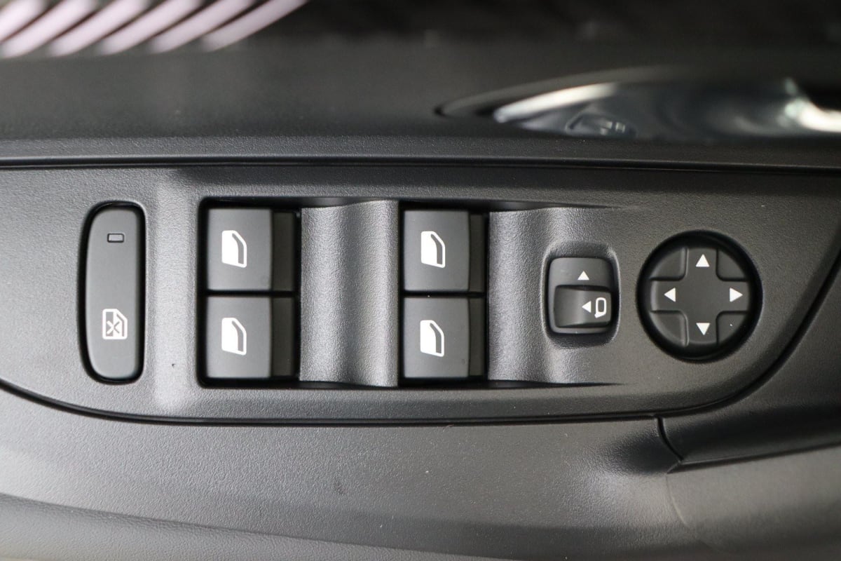 Peugeot 2008 - Image 17