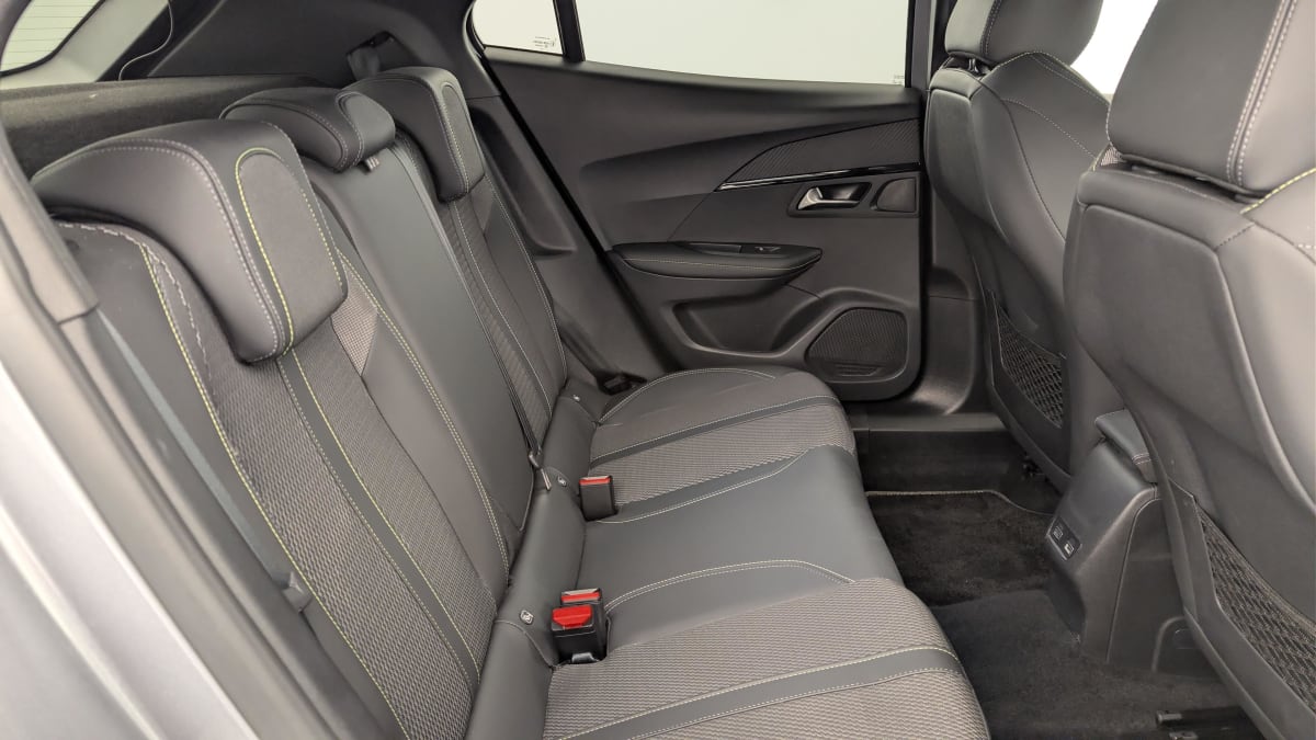 PEUGEOT 2008 PURETECH 130 EAT8 GT