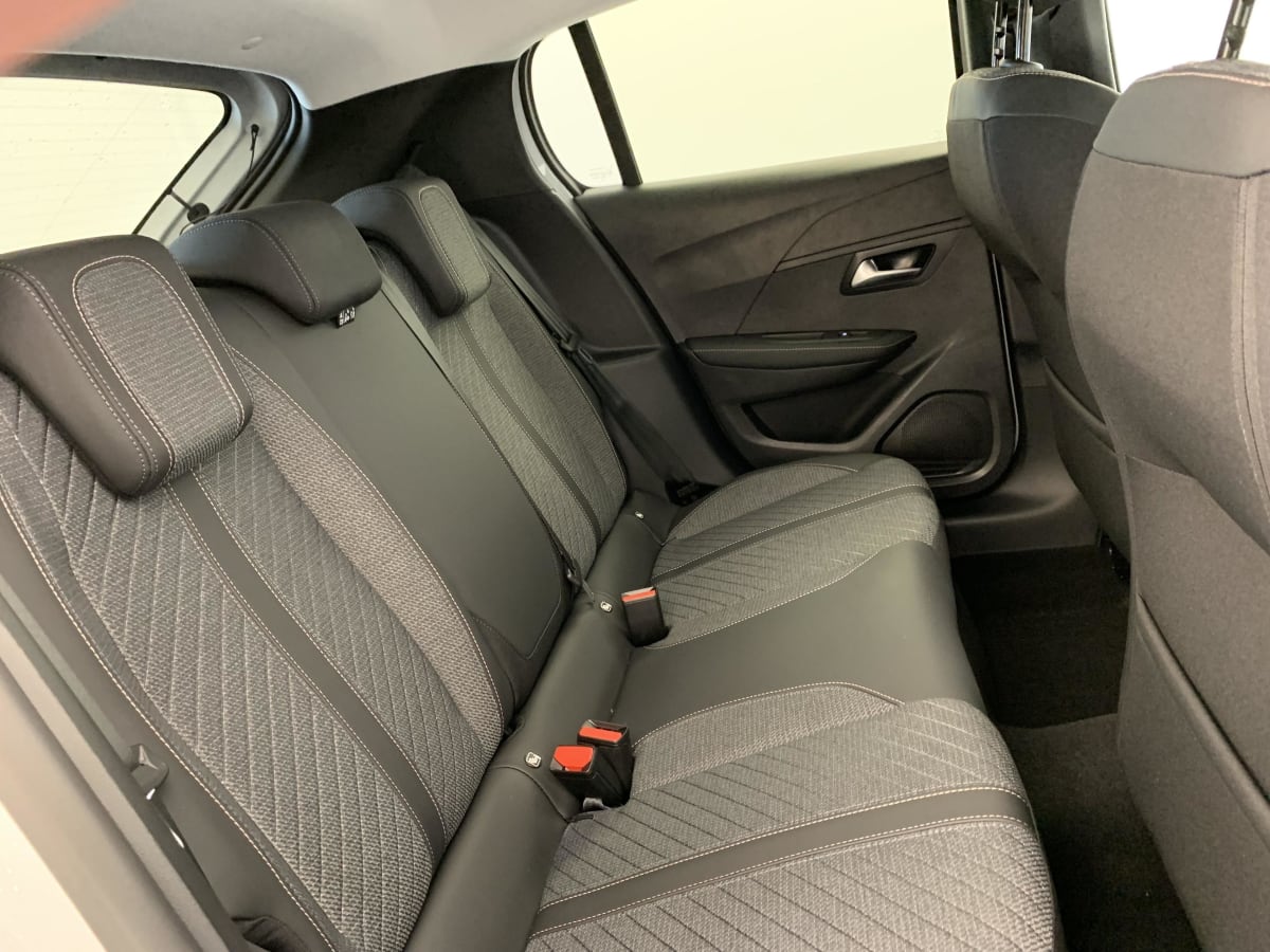 Peugeot 208 - Image 10