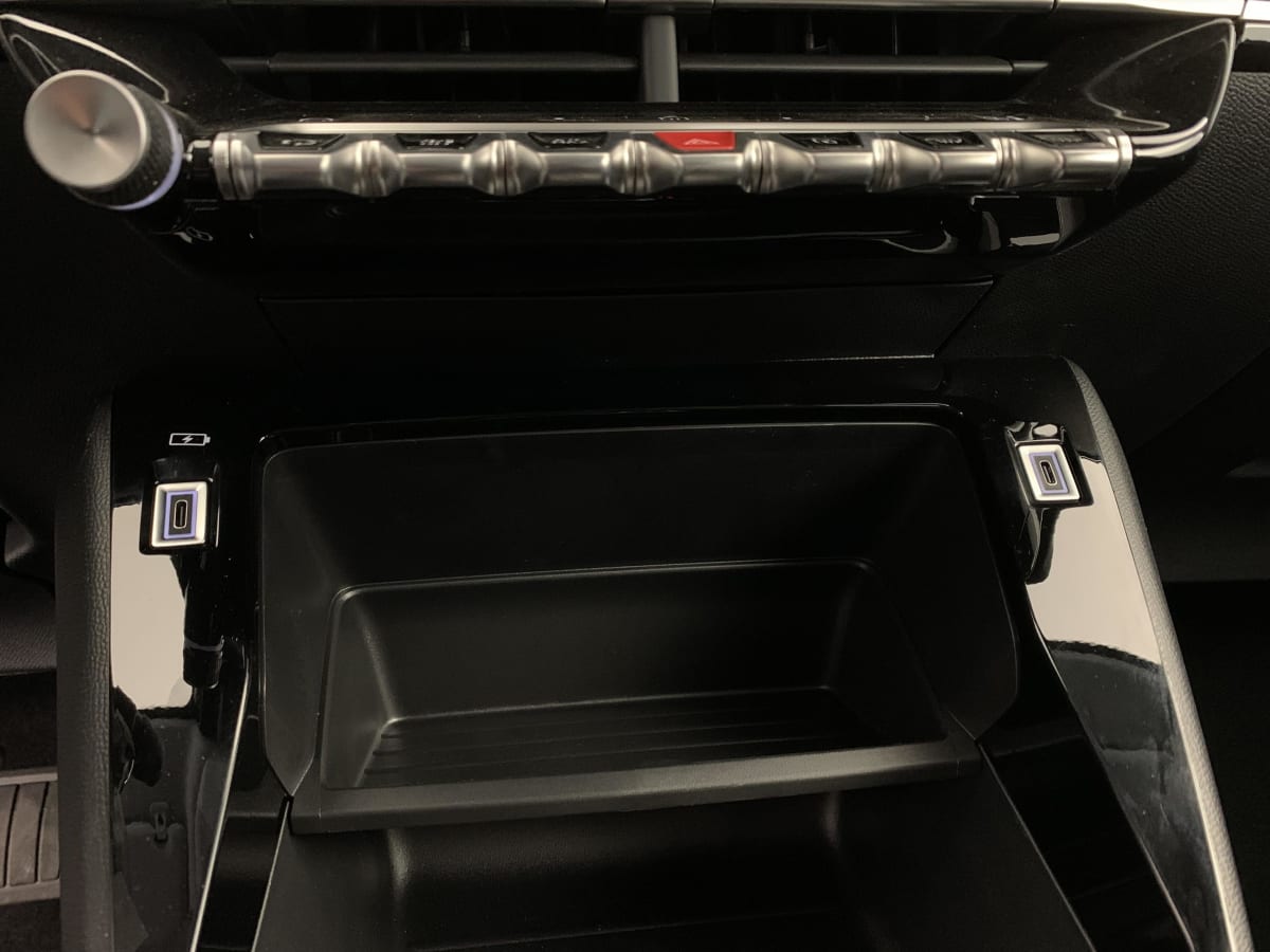 Peugeot 208 - Image 89