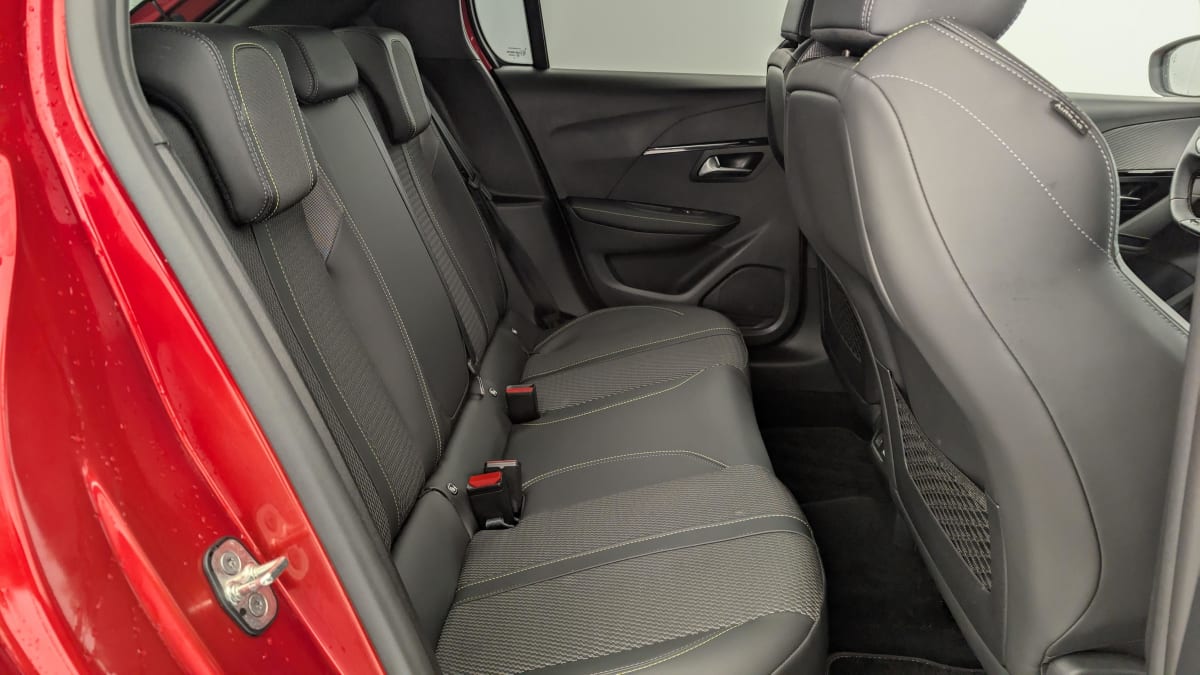 PEUGEOT 208 HYBRID 136 E-DCS6 GT