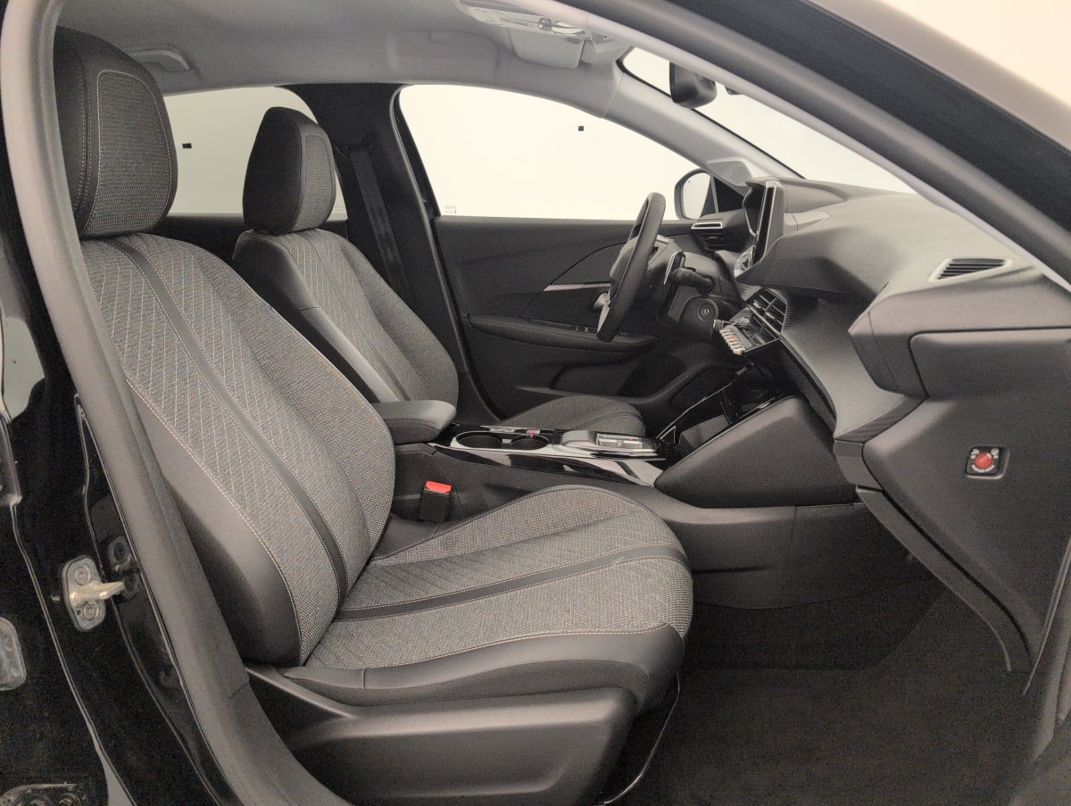 Peugeot 208 - Image 9