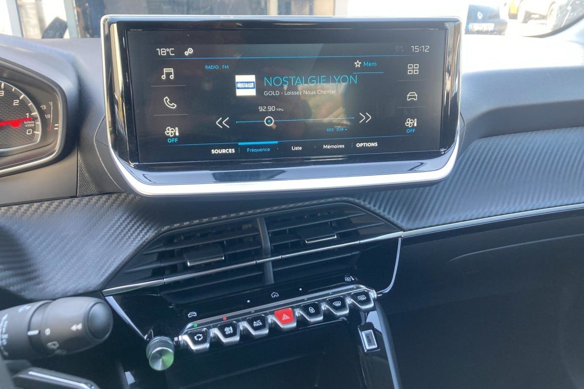 Peugeot 208 - Image 18