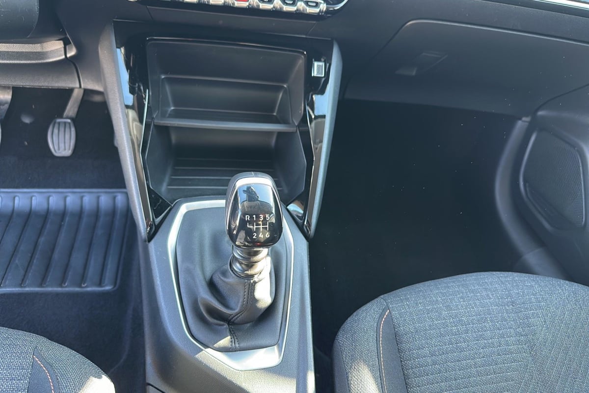 Peugeot 208 - Image 16