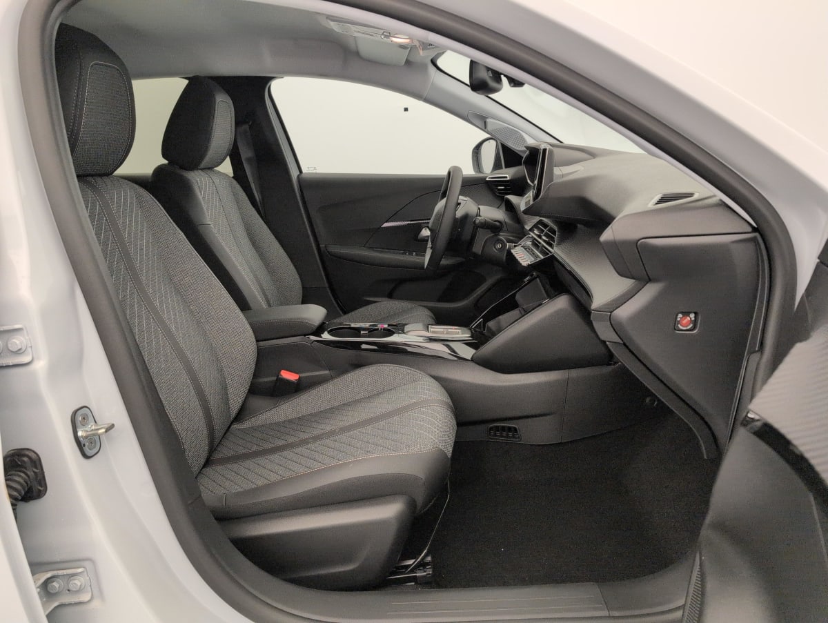 Peugeot 208 - Image 9