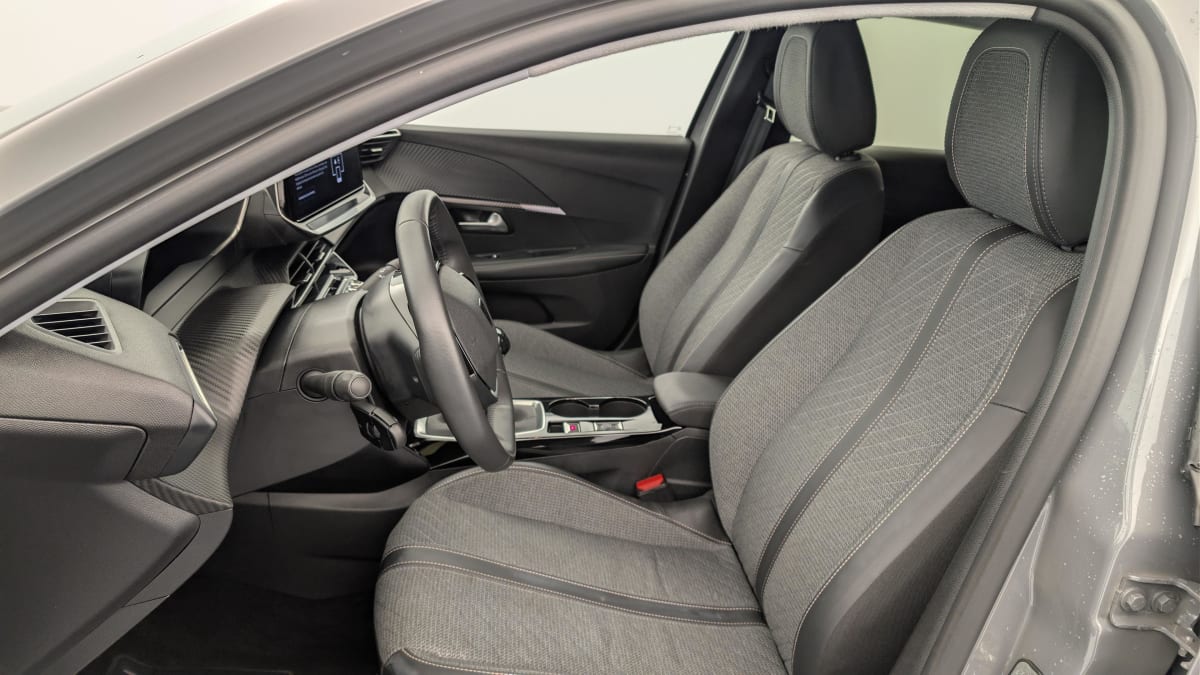 Peugeot 208 - Image 16