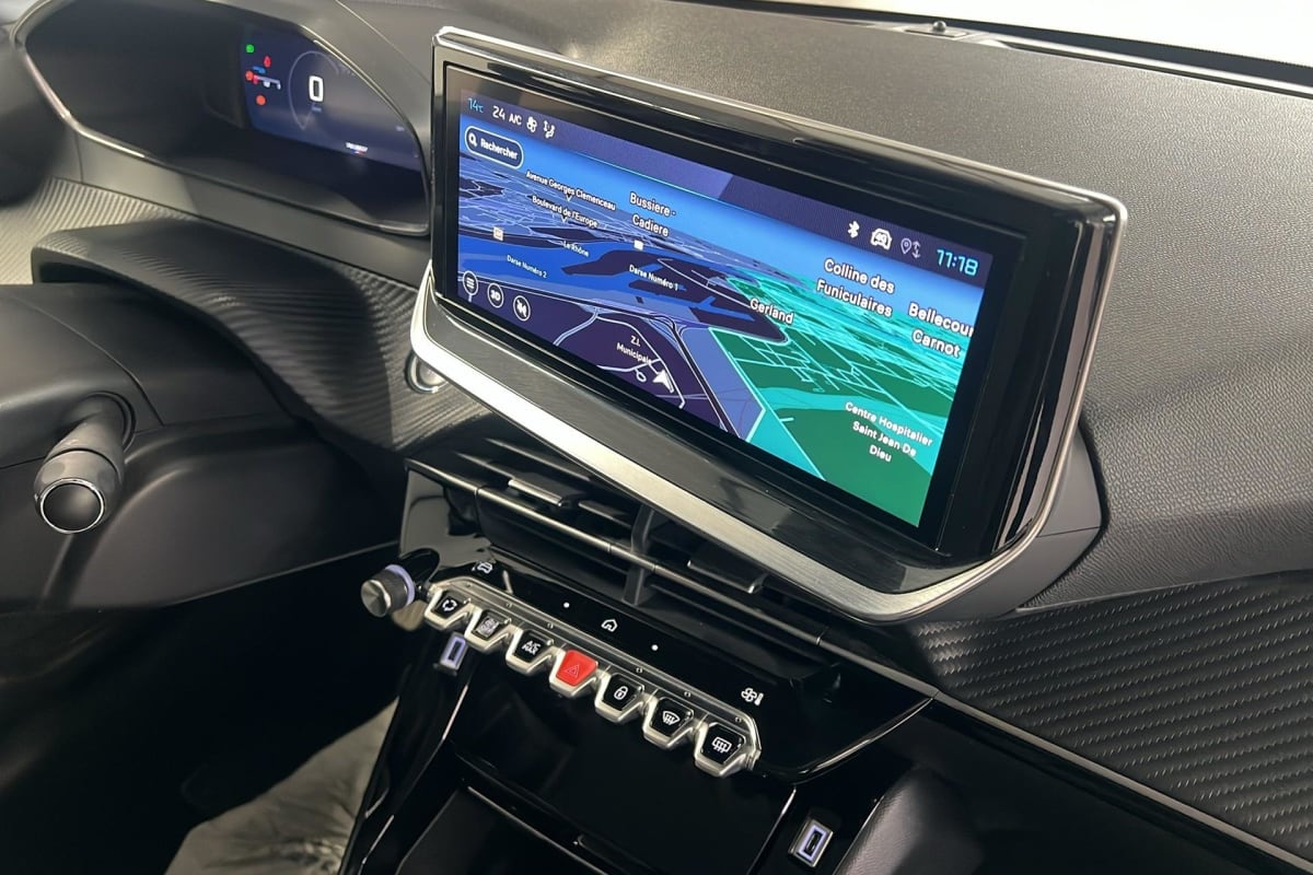 Peugeot 208 - Image 17