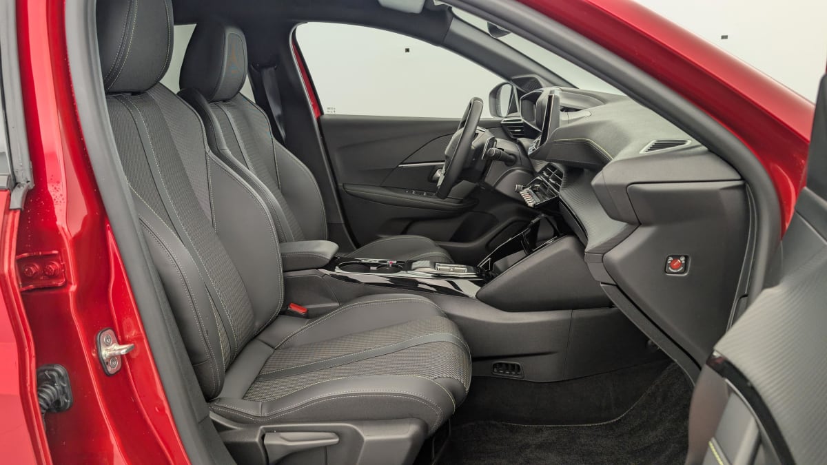 PEUGEOT 208 HYBRID 136 E-DCS6 GT