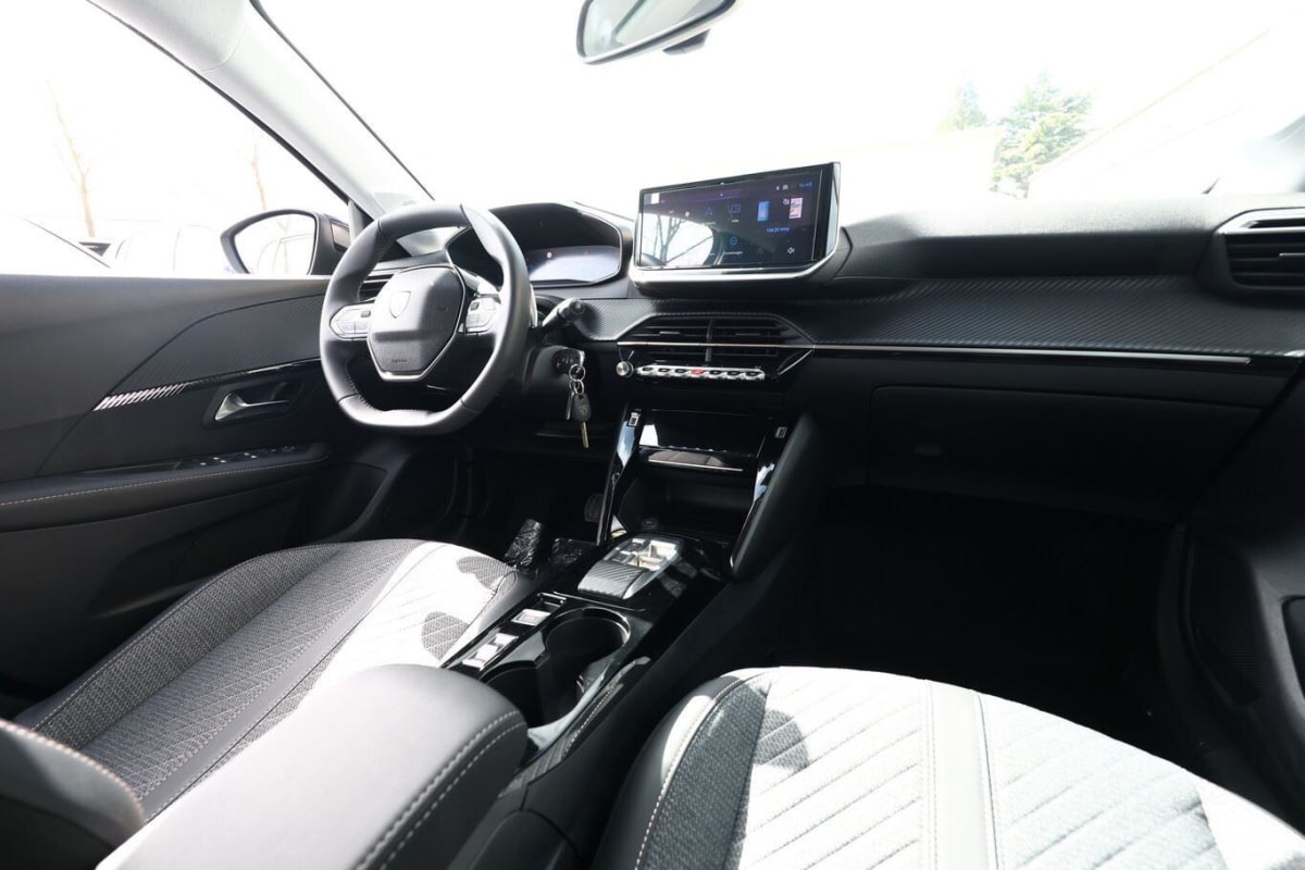 PEUGEOT 208 HYBRID 110 AUT ALLURE