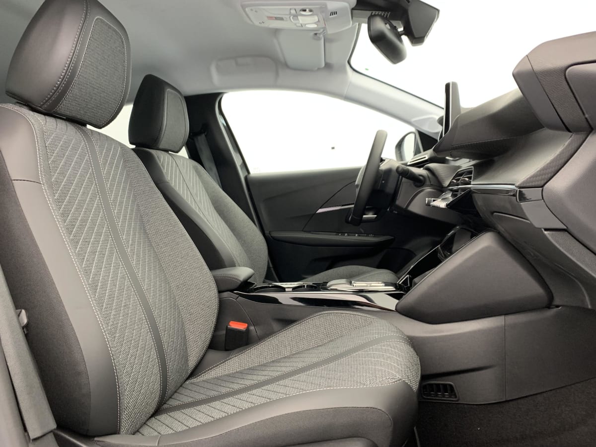 Peugeot 208 - Image 9