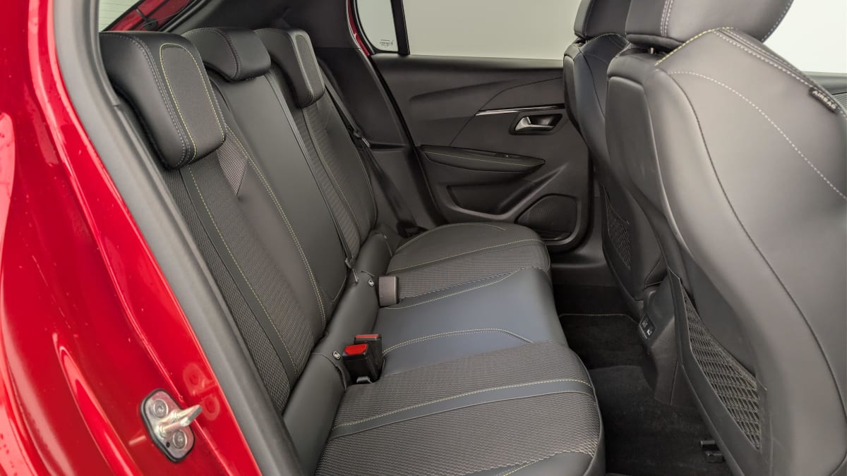 PEUGEOT 208 HYBRID 136 E-DCS6 GT