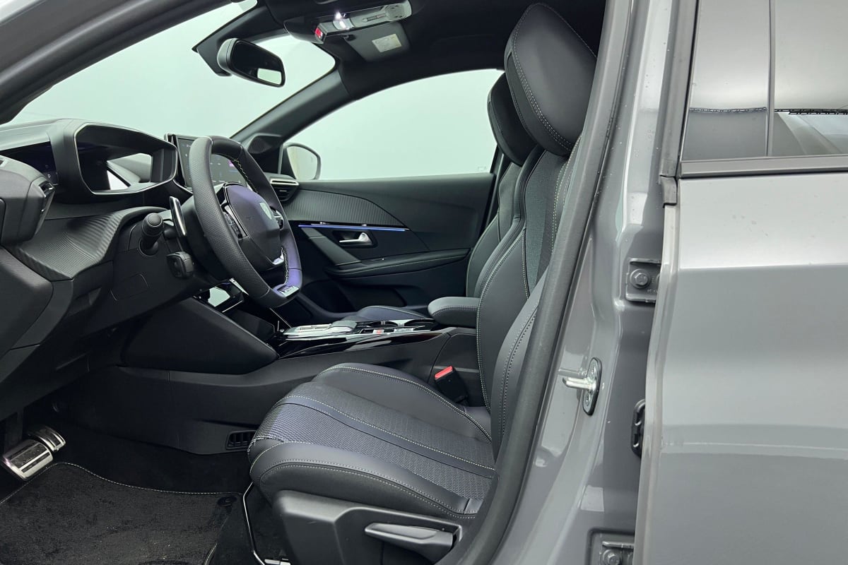PEUGEOT 208 HYBRID 136 E-DCS6 GT