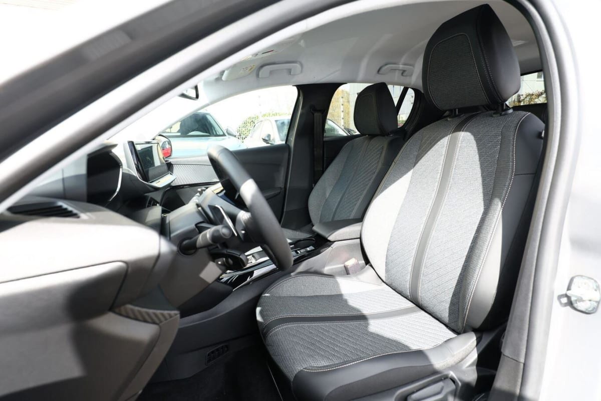 PEUGEOT 208 HYBRID 110 AUT ALLURE