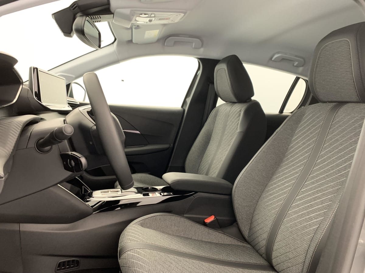 Peugeot 208 - Image 18