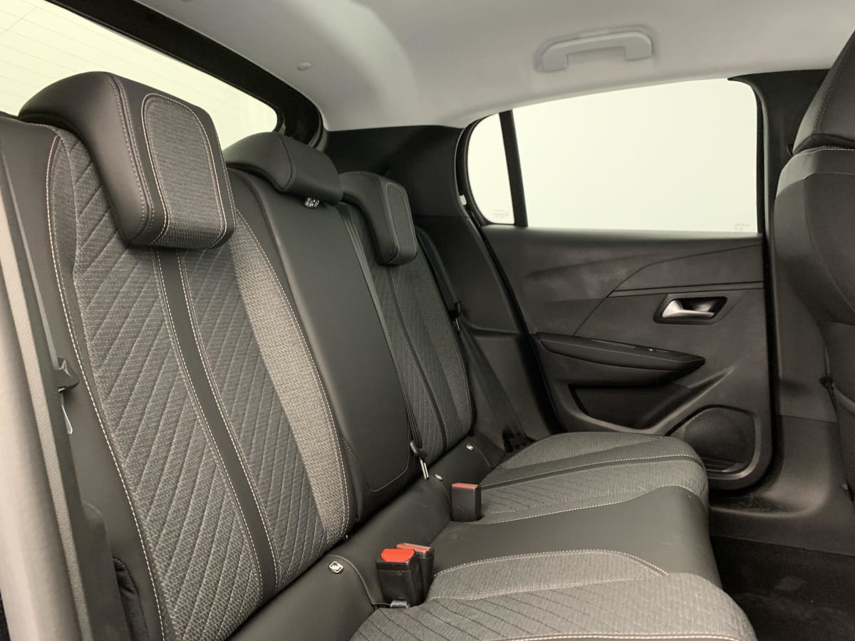 Peugeot 208 - Image 130