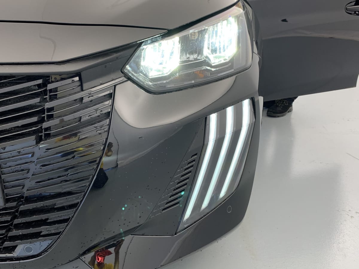 Peugeot 208 - Image 40