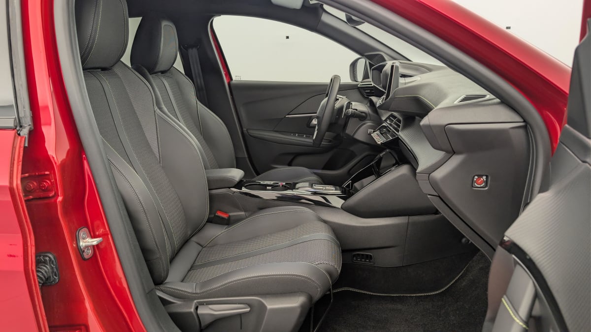 PEUGEOT 208 HYBRID 136 E-DCS6 GT