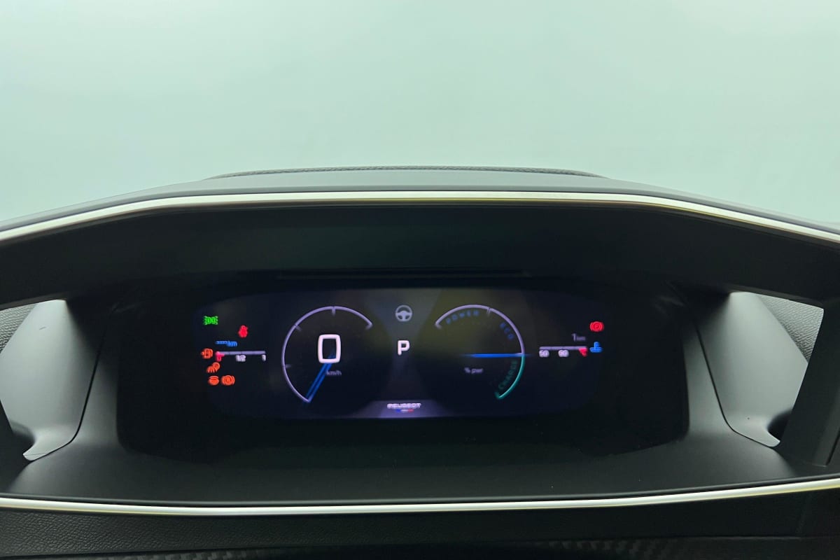 PEUGEOT 208 HYBRID 136 E-DCS6 GT