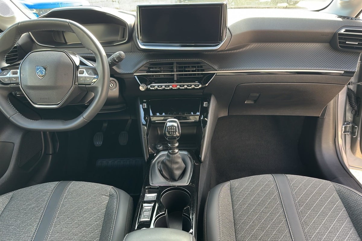 Peugeot 208 - Image 17