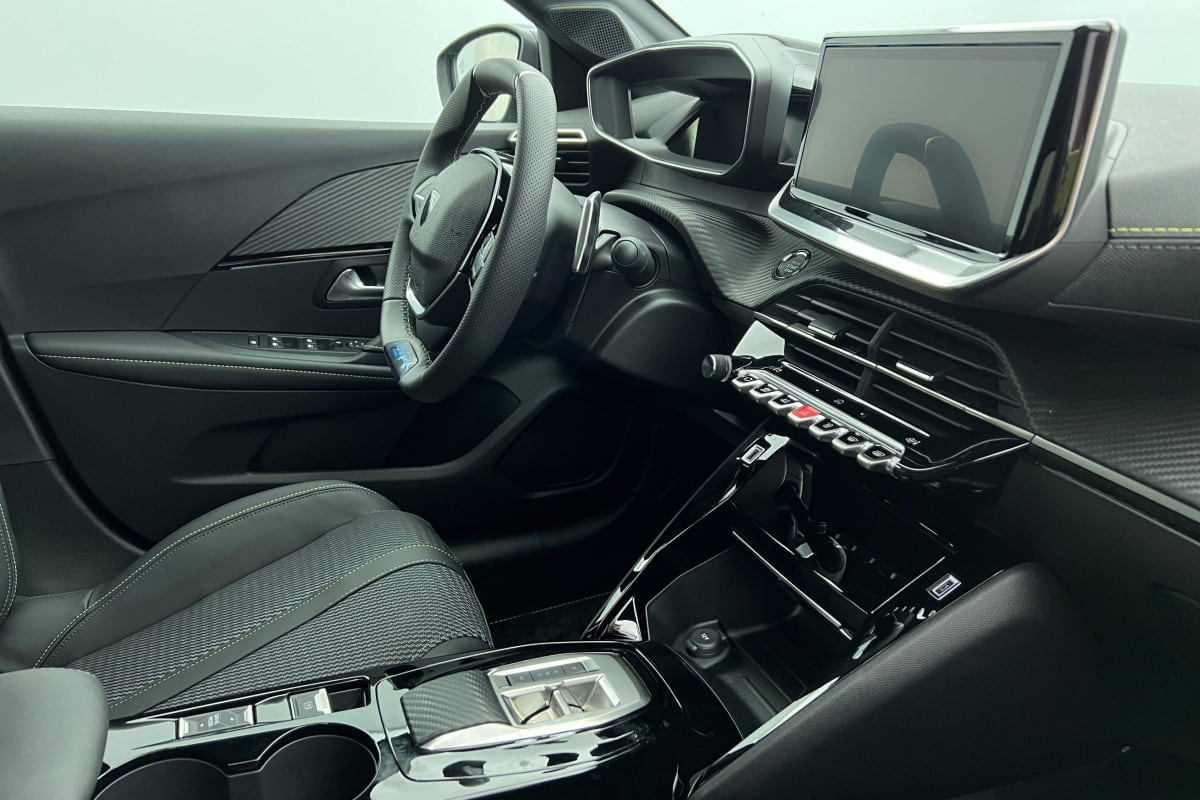 PEUGEOT 208 HYBRID 136 E-DCS6 GT