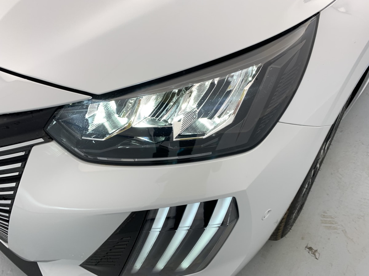 Peugeot 208 - Image 24