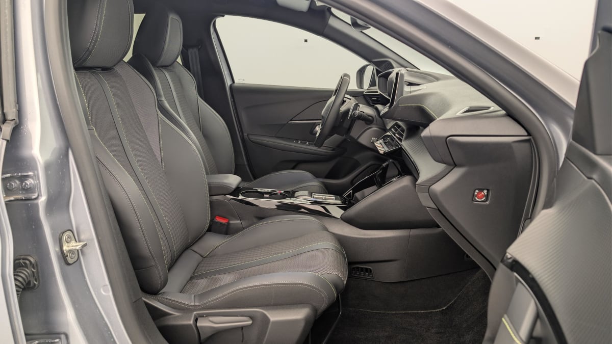 PEUGEOT 208 HYBRID 136 E-DCS6 GT