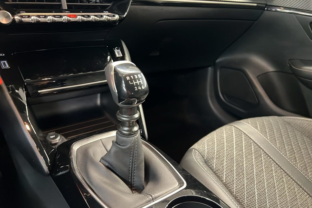 Peugeot 208 - Image 16