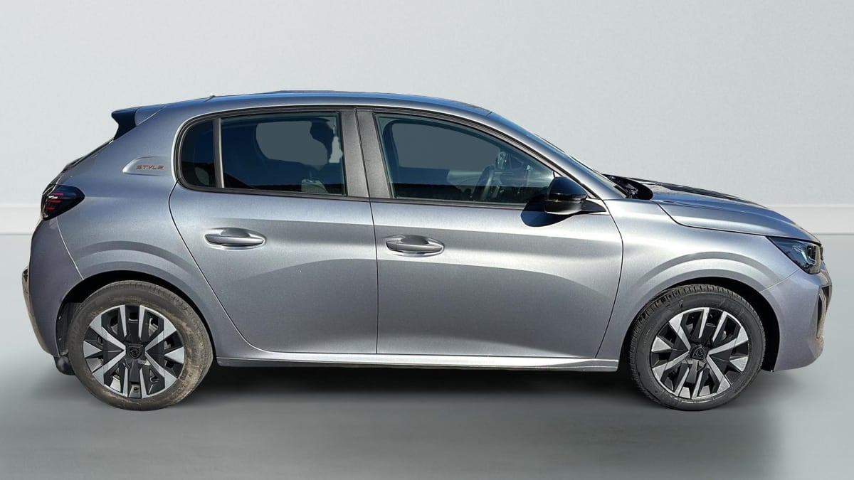 Peugeot 208 - Image 8