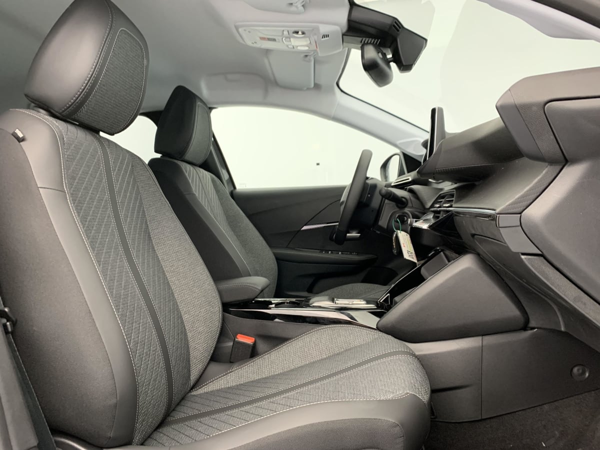 Peugeot 208 - Image 9