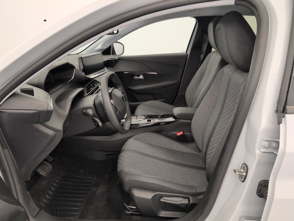 Peugeot 208 - Image 16