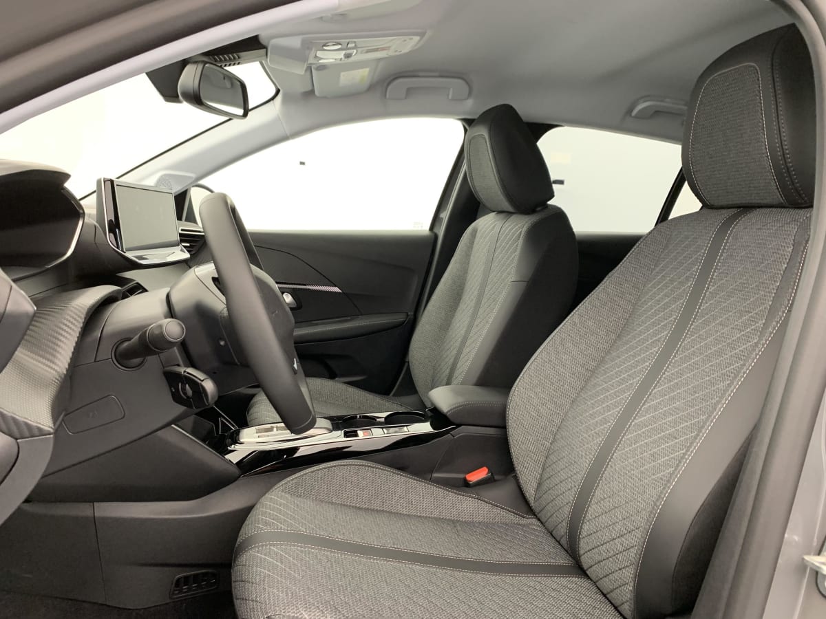 Peugeot 208 - Image 18