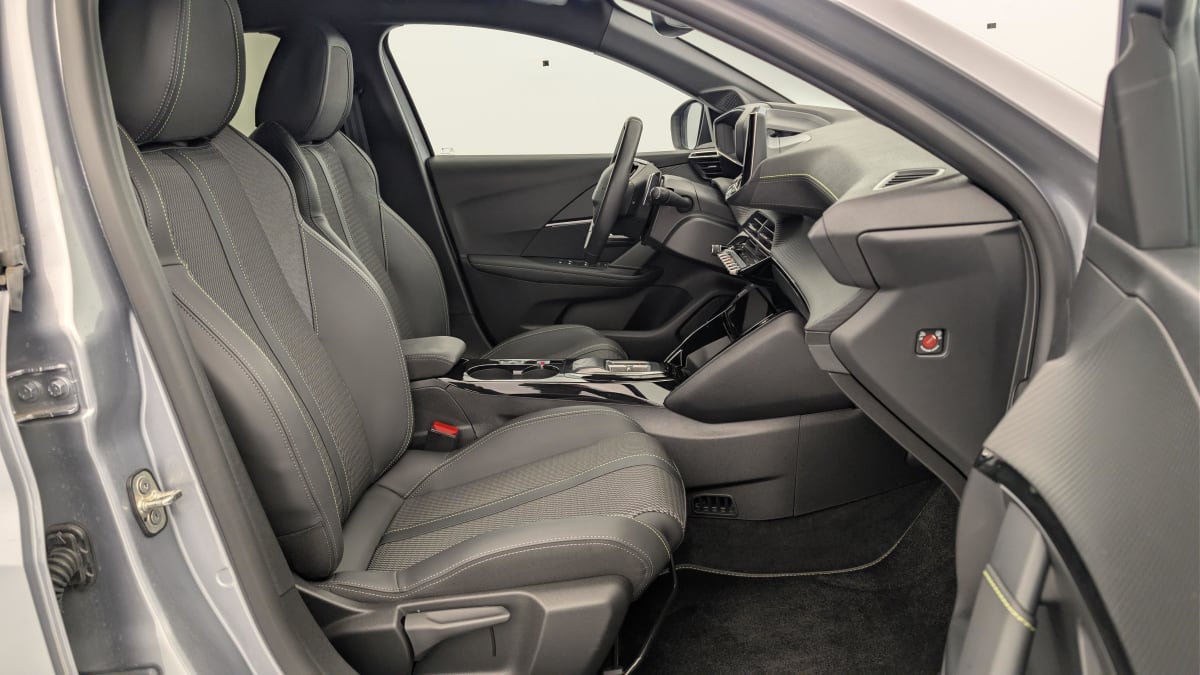 PEUGEOT 208 HYBRID 136 E-DCS6 GT