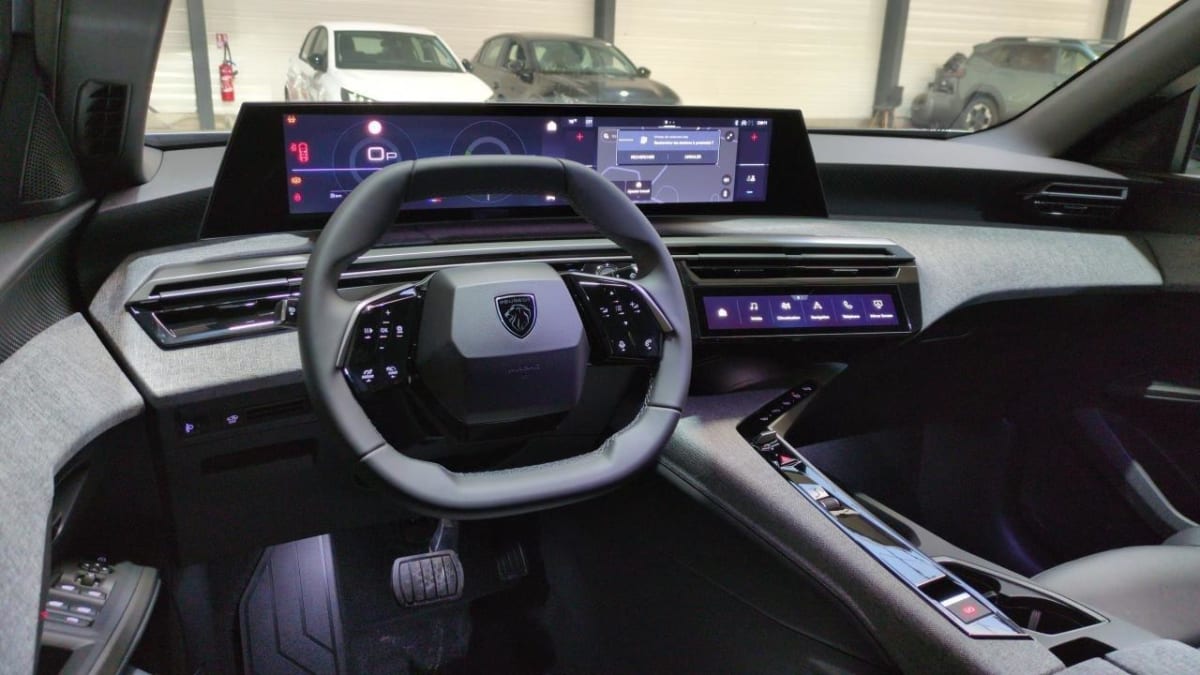 PEUGEOT 5008 HYBRID 145 CH E-DCS6 ALLURE