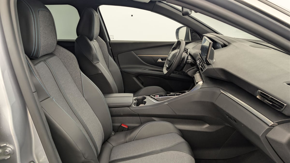 PEUGEOT 5008 HYBRID 136 E-DCS6 ALLURE PACK
