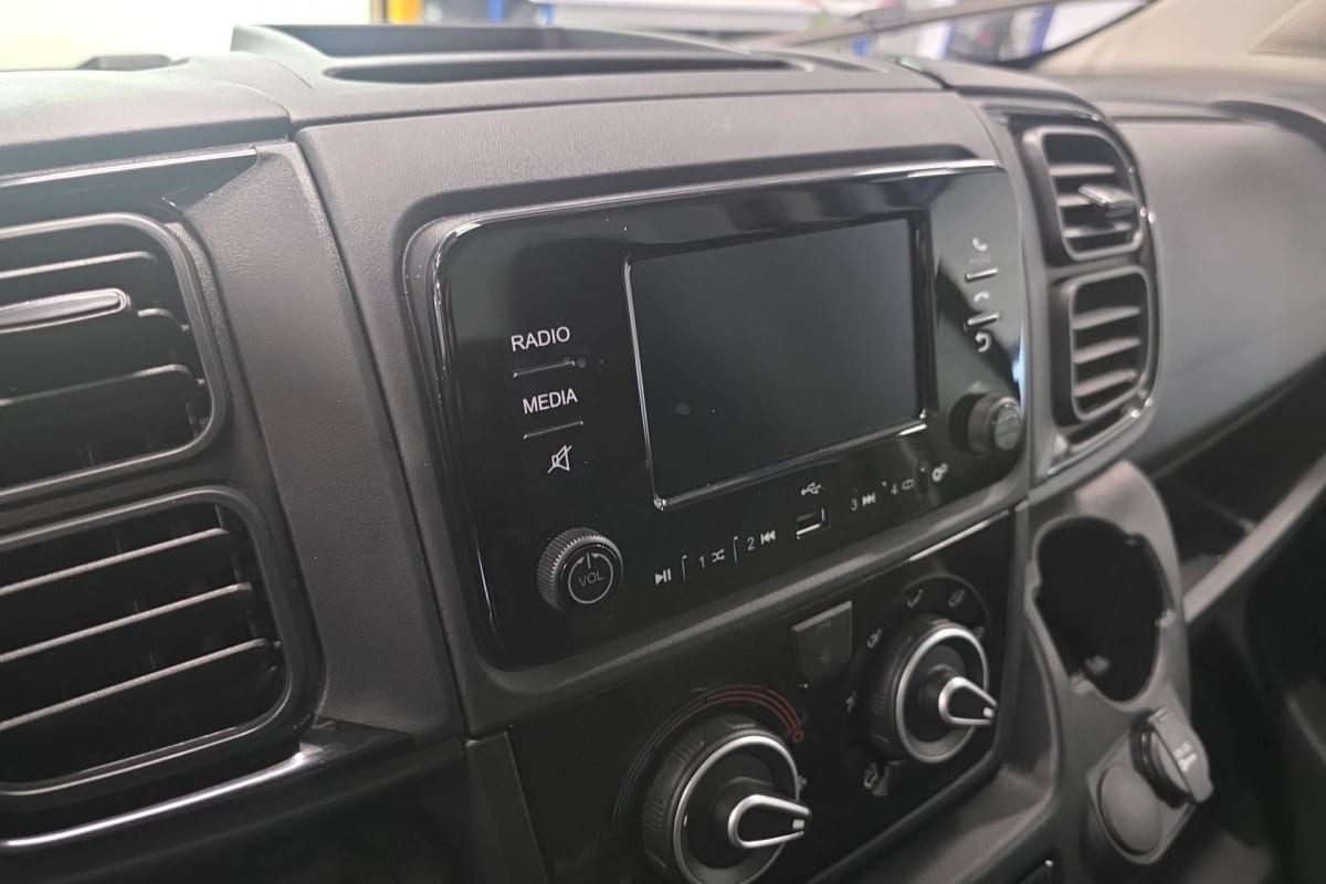 Peugeot BOXER FOURGON - Image 19