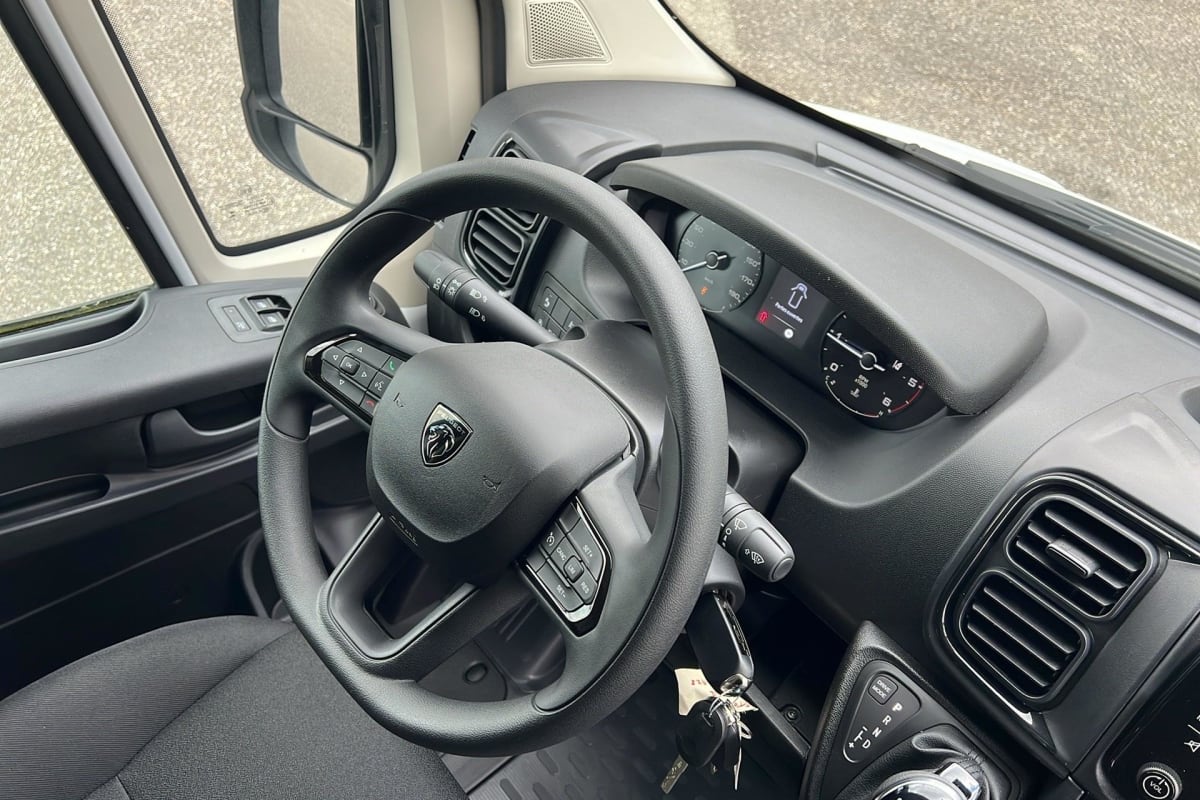 Peugeot BOXER FOURGON - Image 13