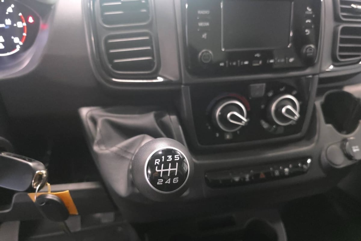 Peugeot BOXER FOURGON - Image 16