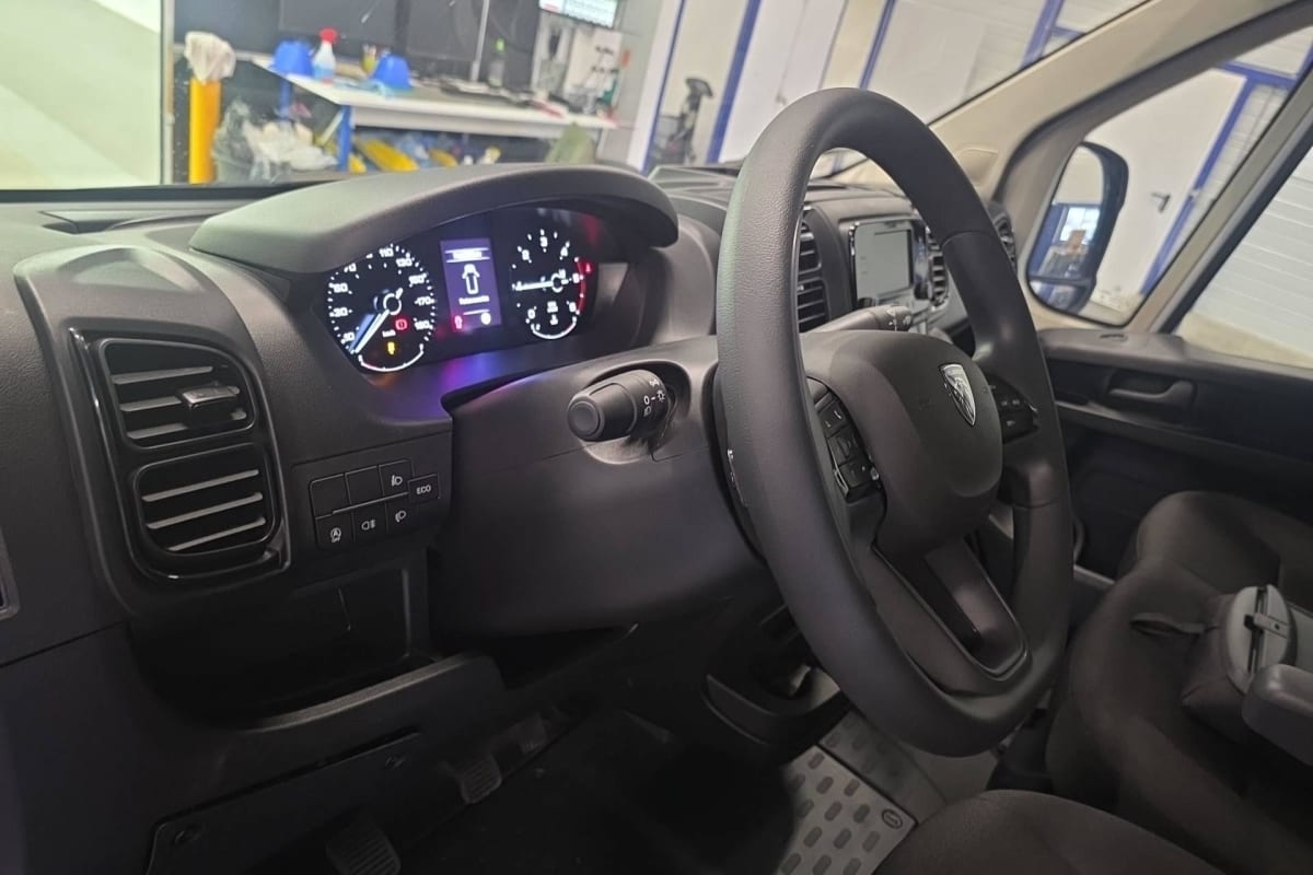 Peugeot BOXER FOURGON - Image 13