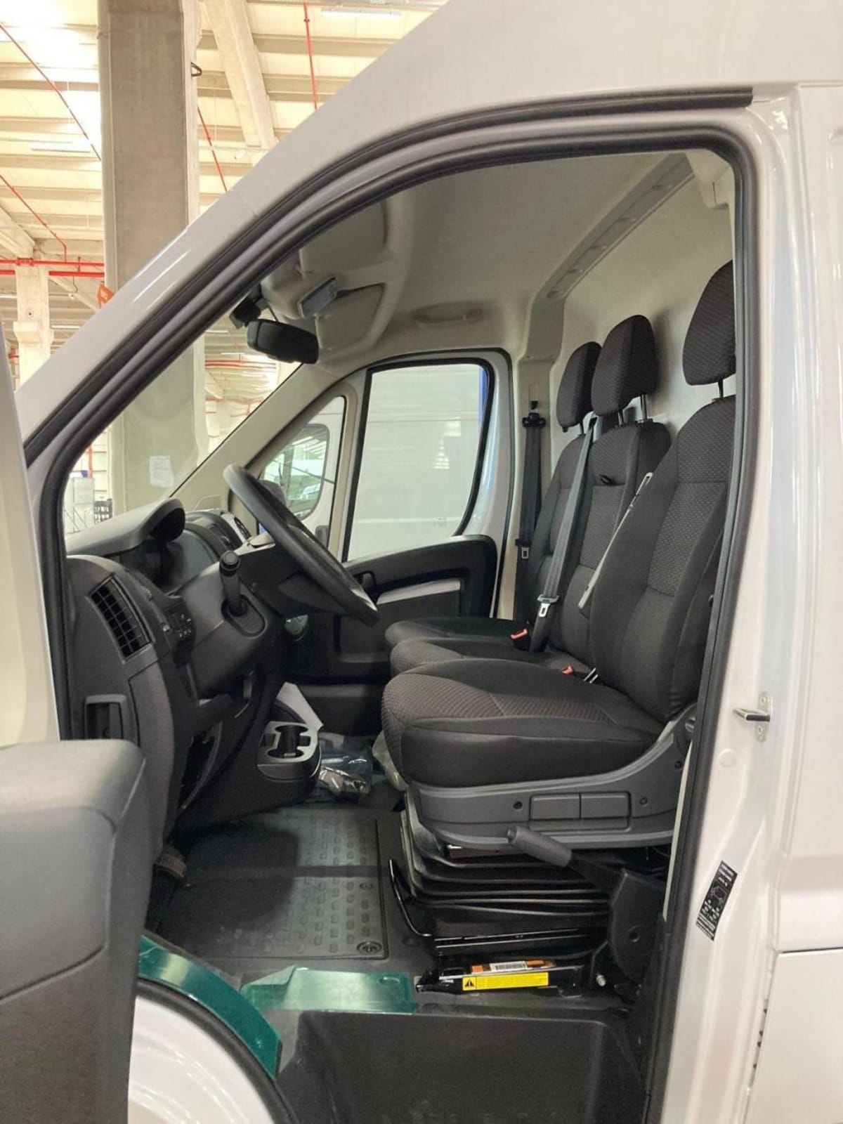 PEUGEOT BOXER FOURGON E-BOXER TOLE 3.5 T L2H2 MAXI 90 KW (120 CH) BATTERIE 70 KWH