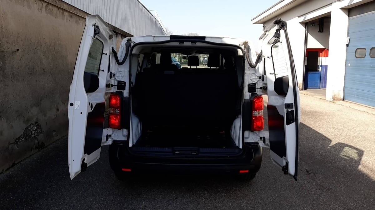 Peugeot E-EXPERT COMBI - Image 12