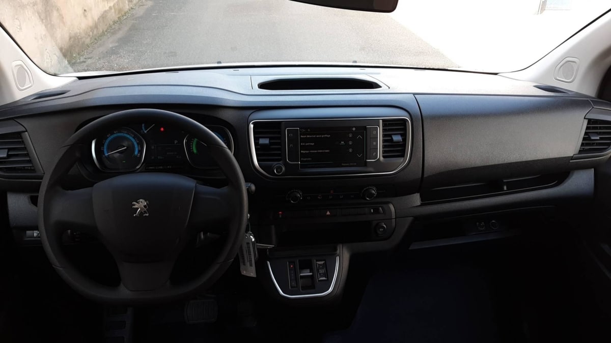 Peugeot E-EXPERT COMBI - Image 13