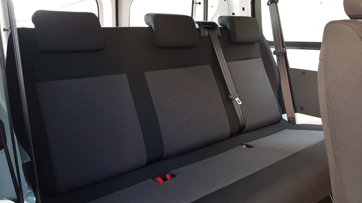 Peugeot E-EXPERT COMBI - Image 11