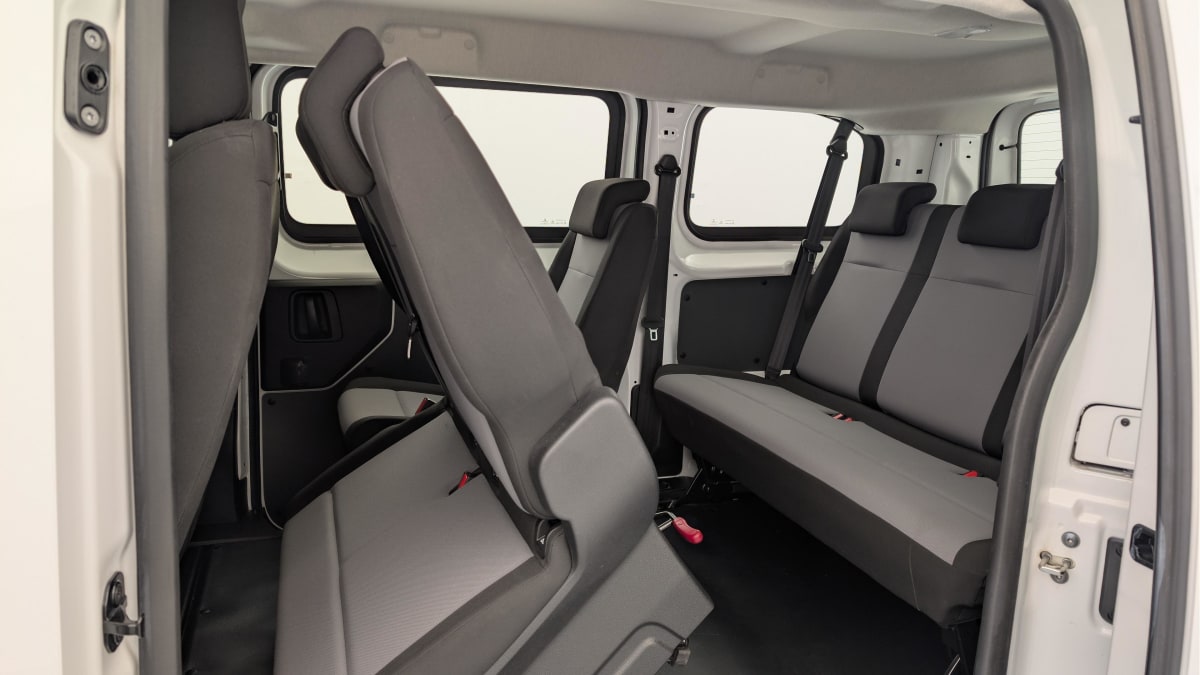 Peugeot E-EXPERT COMBI - Image 12