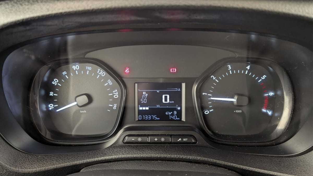 Peugeot E-EXPERT COMBI - Image 21