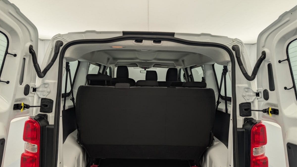 Peugeot E-EXPERT COMBI - Image 11